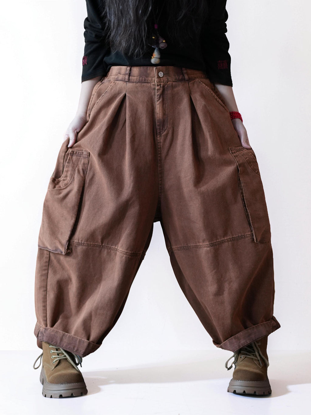 Vintage rose brown balloon workwear pants with oversized cargo pockets and a relaxed fit.